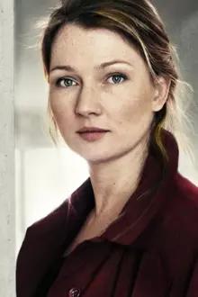 Katja Studt como: Helga Denningsen