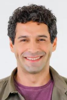 João Baldasserini como: Roberto Velásquez (Beto)