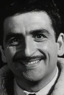 Mario David como: Loubère