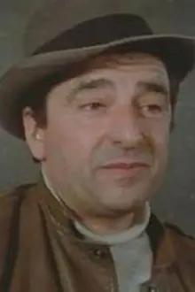 Mario Beccara como: Léon Hamel