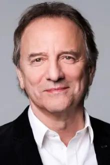 Michel Côté como: Hubert Wolfe