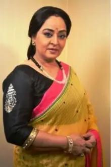 Shoma Anand como: Miss Diwan