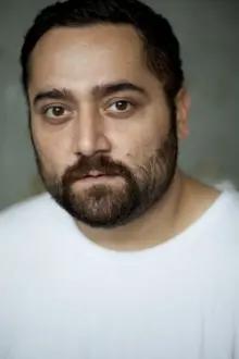 Kailas Mahadevan como: Mehmet Buballa