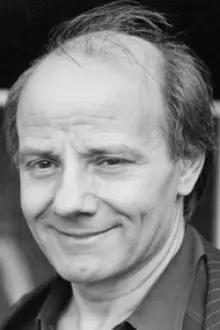 Nikolaus Paryla como: Roland Wanecek