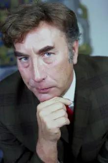 Frankie Howerd como: The Learned Judge