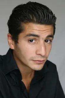 Aymen Saïdi como: Salem