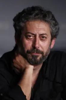 Taner Birsel como: Murat