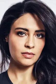 Yasmine Al Massri como: Kamar
