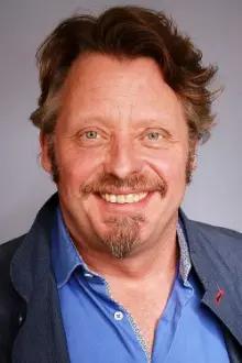 Charley Boorman como: Tomme