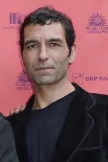 Olivier Loustau como: Maxime Duchamp