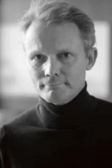 Felix Herngren como: Frank Philgren
