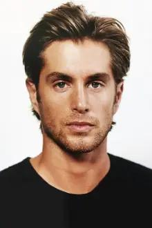 Greg Sestero como: Geoff/The Owner’s Manual