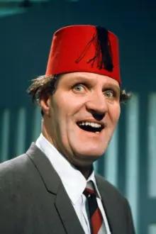 Tommy Cooper como: Self (archive footage)