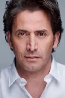Antonio Garrido como: Mario Montero