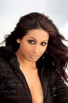 Kashmera Shah como: Karina