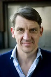 Peter van den Begin como: François Lama