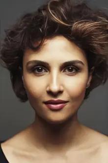 Maryam Hassouni como: Amira