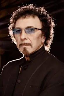 Tony Iommi como: Himself - Guitar