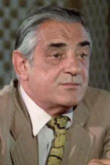 Vittorio Sanipoli como: Il commissario