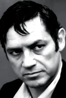 Lautaro Murúa como: Don Simón
