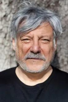 Pier Maria Cecchini como: Giulio