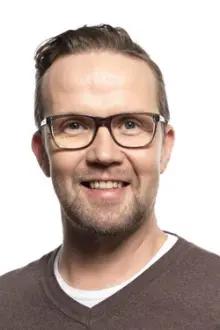 Petteri Summanen como: Antti Pasanen
