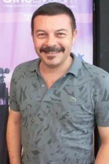 Murat Şeker como: Tur Rehberi