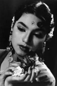 Kumari Naaz como: Pramila Sinha
