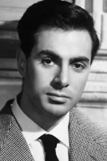 Antonio Cifariello como: Riccardo Branca