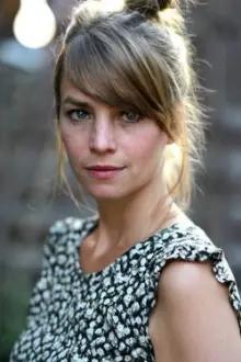 Anna-Katharina Schwabroh como: Laura Portmann