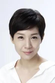 Kim Ho-jung como: Madam Oh