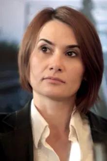 Clara Vodă como: Lufthansa employee