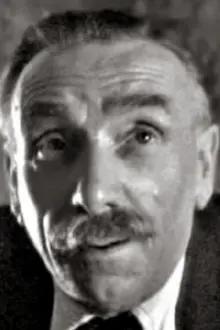 Marcel Delaître como: Maître Moreau