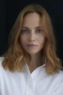 Mirtel Pohla como: Karina