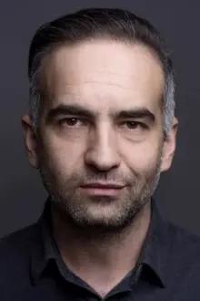 Nadir Sarıbacak como: Cemal