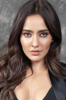 Neha Sharma como: Akshara
