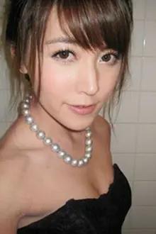 Mandy Chiang como: 宝琳