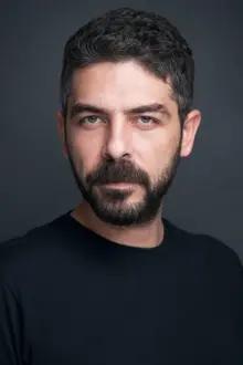 Sinan Tuzcu como: Mustafa Kaleli