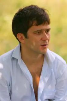 Dariusz Toczek como: Kamil, syn Jadwigi, mąż Teresy