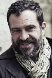 Éric Boucher como: Serge Ravanel