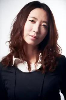 Pang Eun-jin como: Woman in beauty salon