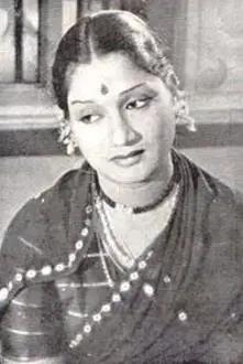G. Varalakshmi como: Alamelu (Bama's mother)