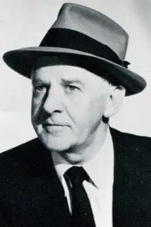 Walter Winchell como: Self (archive footage)