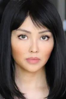 Elizabeth Tan como: Vera Chiang