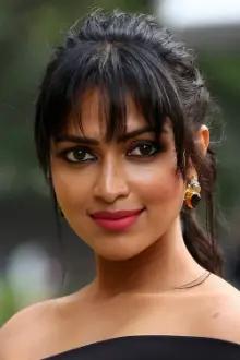 Amala Paul como: Jayanthi