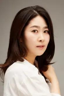 Kim Ji-young como: Song Jeong-ran