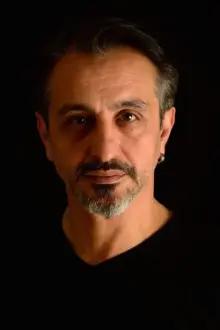 Ruhi Sarı como: Hasan Huseyin