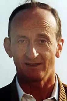 Philippe Castelli como: Père Eusébio