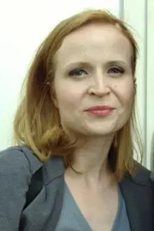 Dominika Kluźniak como: Ewa Silberberg