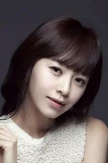 Kang Sung-yeon como: Yoo Ji Yun